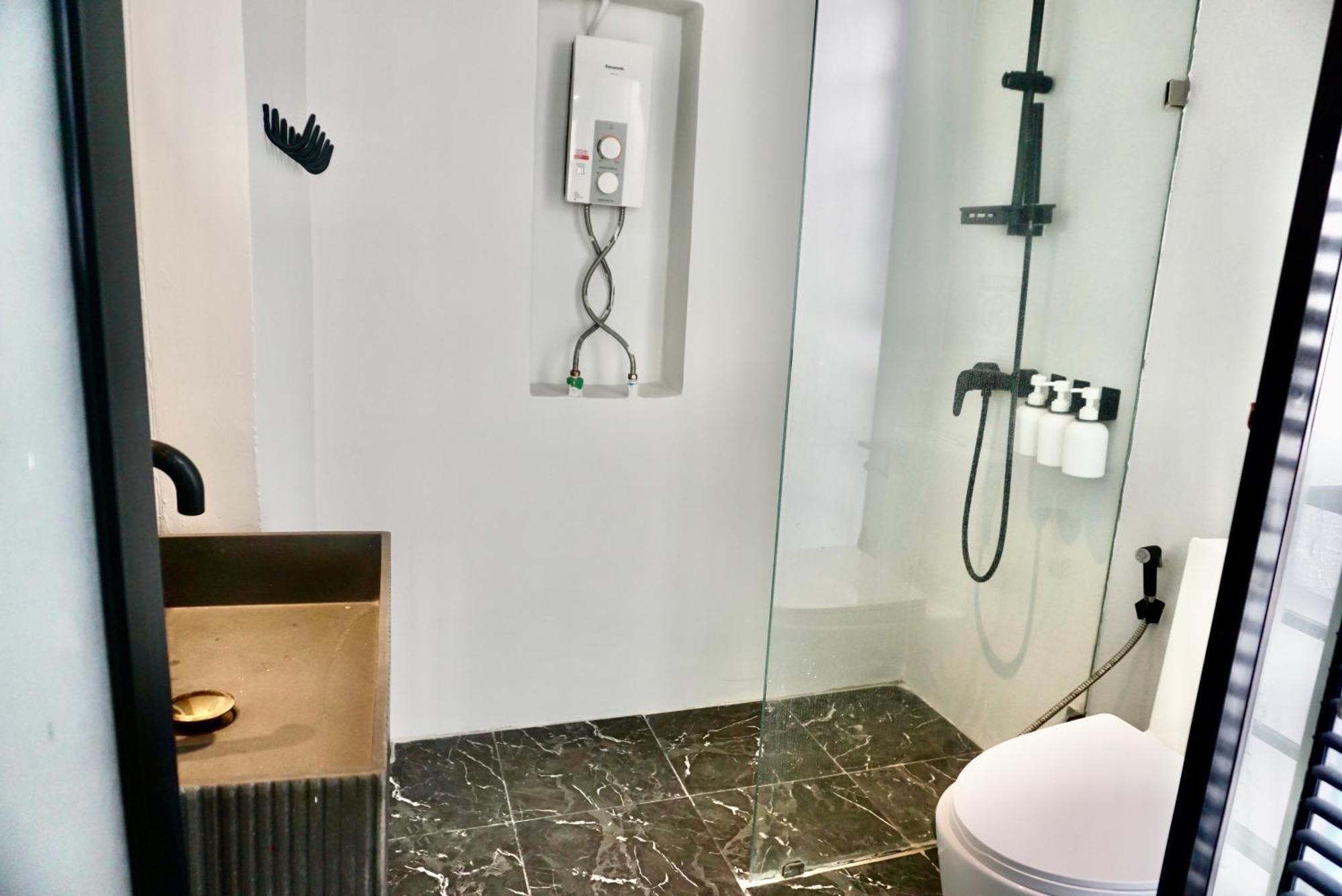Hash Apartment With Unique Chill Design At Silom Soi 3 Bangkok Eksteriør billede
