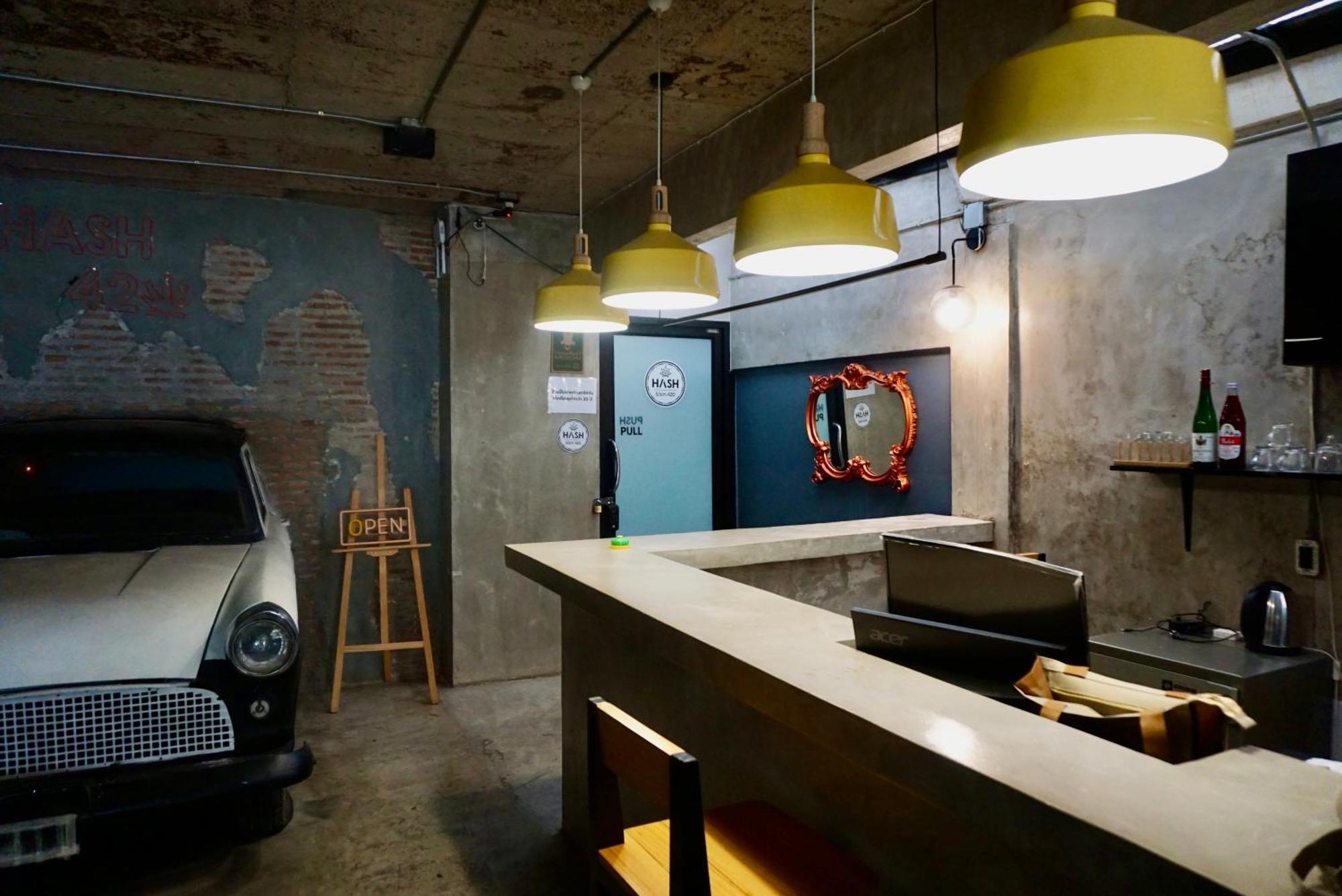 Hash Apartment With Unique Chill Design At Silom Soi 3 Bangkok Eksteriør billede